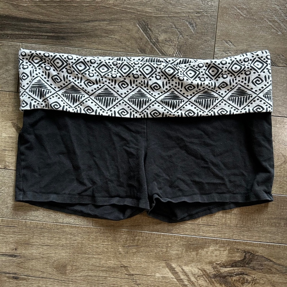 Y2K Women's XL Black And White Geometric Fold Over Waist Yoga Shorts